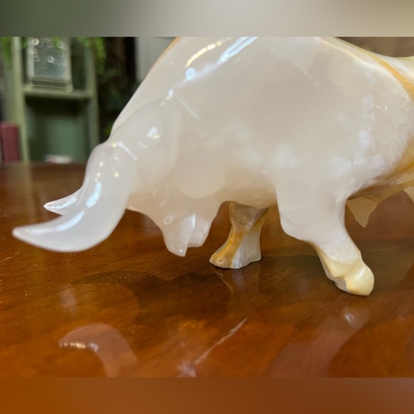 Hand Carved Onyx Bull - Picture 6 of 8